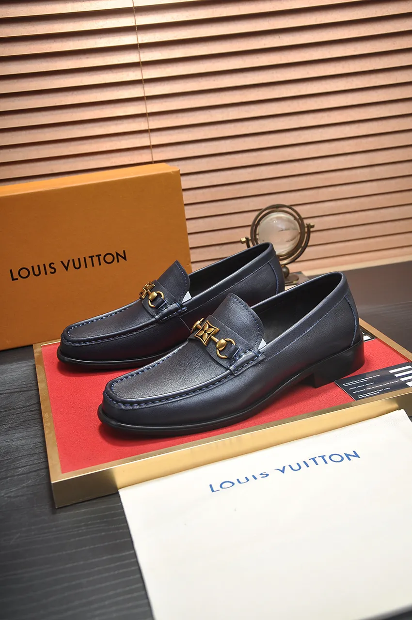 Men's men's shoes 💰520💶 [LV] (original single cowhide lining) 🍀LV's latest genuine leather business suit shoes are launched simultaneously on the official website. The first-layer cowhide imported from Italy is made of heavy gold, 💥official website 1:1 rubber outsole. Versatile to wear, high-end without losing class, and the color combination is extraordinary. This four-season style is alluring when worn on your feet, showing off your big-name flair. Standard code 38-45 (45 customized)